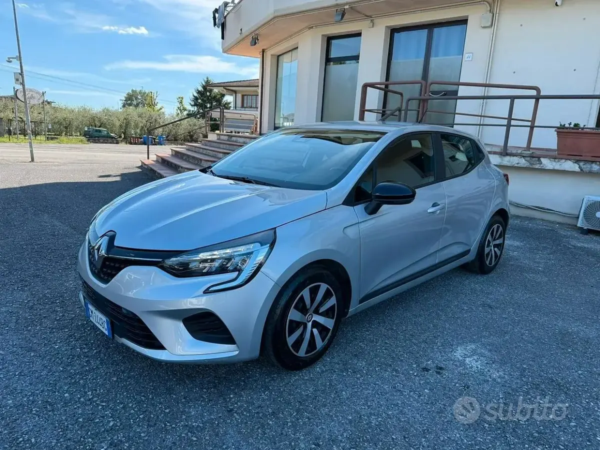 Usata Renault Clio V Equilibre 101 CV (74 kW) 2023 Grigio Berlina