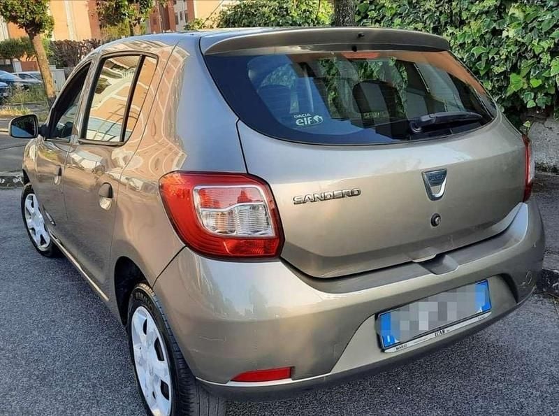 Usata Dacia Sandero 75 CV (55 kW) 2013 Bronzo Berlina
