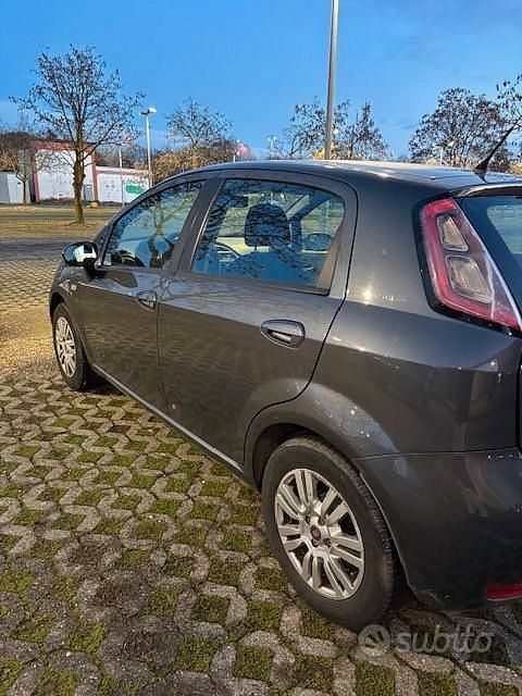 Usata Fiat Punto 65 CV (47 kW) 2015 Grigio Utilitaria