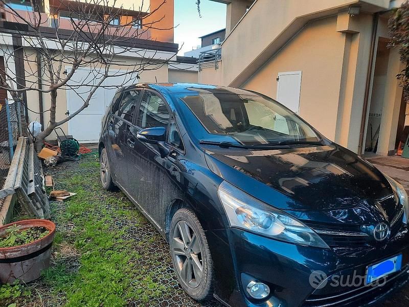 Usata Toyota Verso Active 112 CV (82 kW) 2014 Nero Monovolume