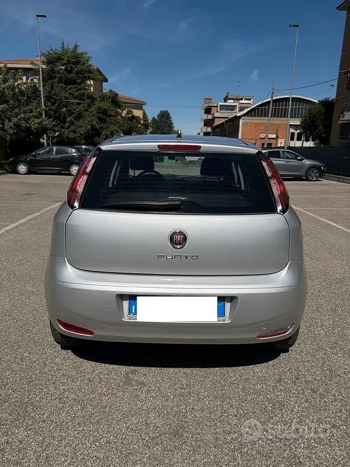 Usata Fiat Punto 77 CV (56 kW) 2015 Grigio Utilitaria