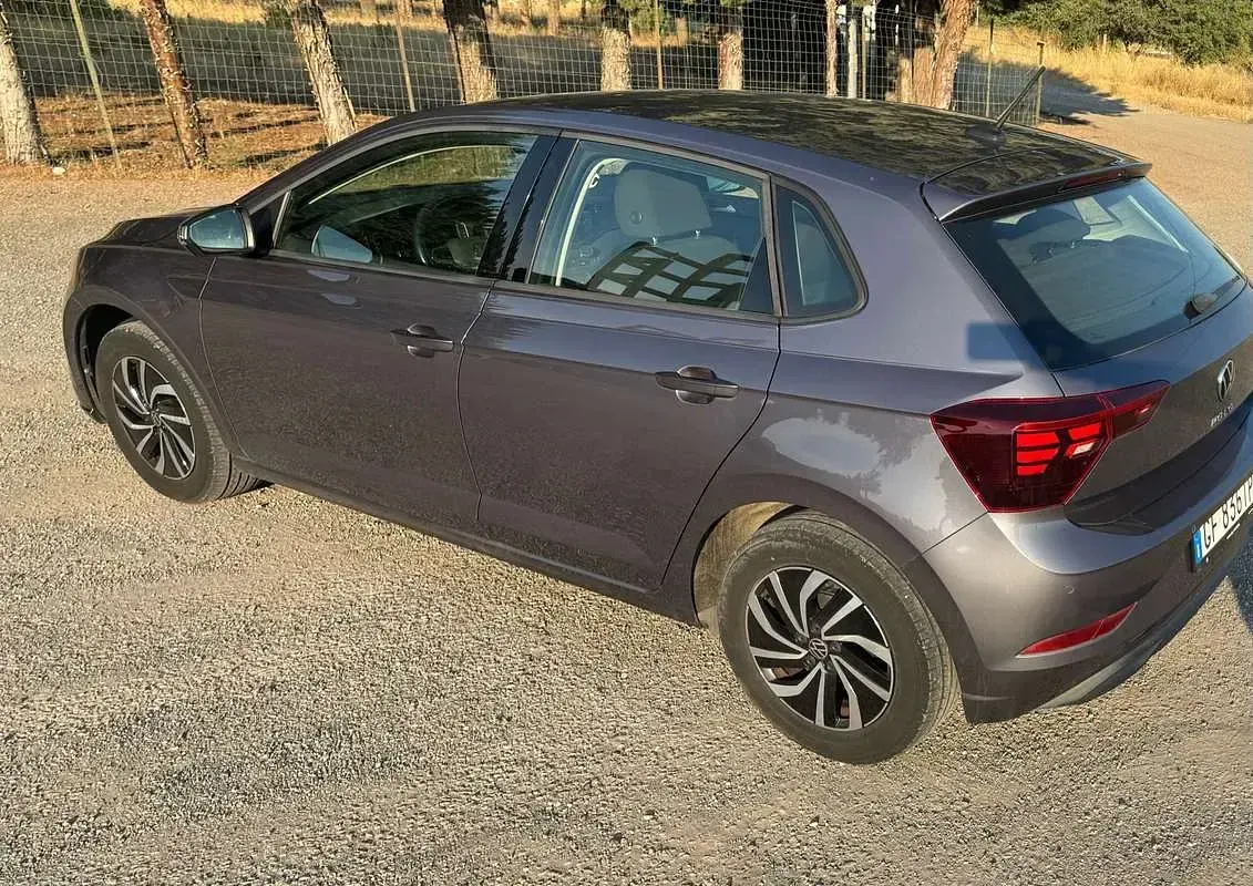 Usata VW Polo Life 95 CV (69 kW) 2021 Grigio Utilitaria