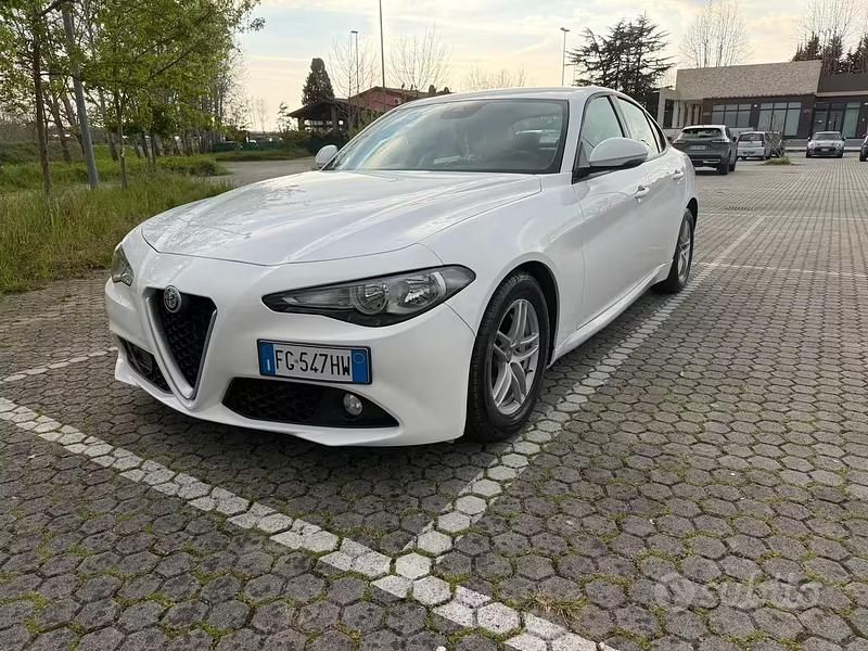 Usata Alfa Romeo Giulia 150 CV (110 kW) 2016 Bianco Berlina