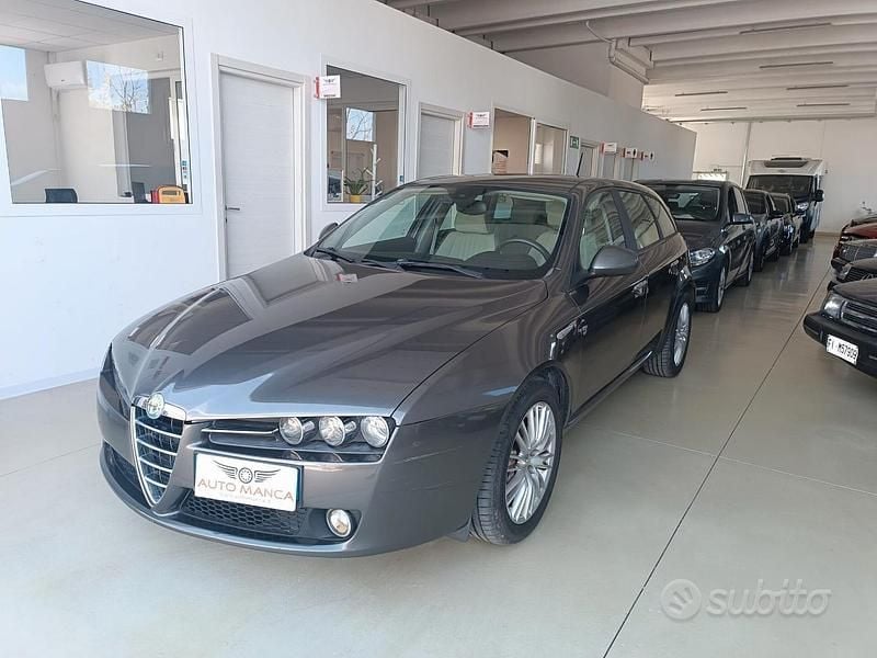Bronzo Usata 2010 Alfa Romeo 159 Progression Station wagon | 5990 € (Cara) - Immagine 1/4