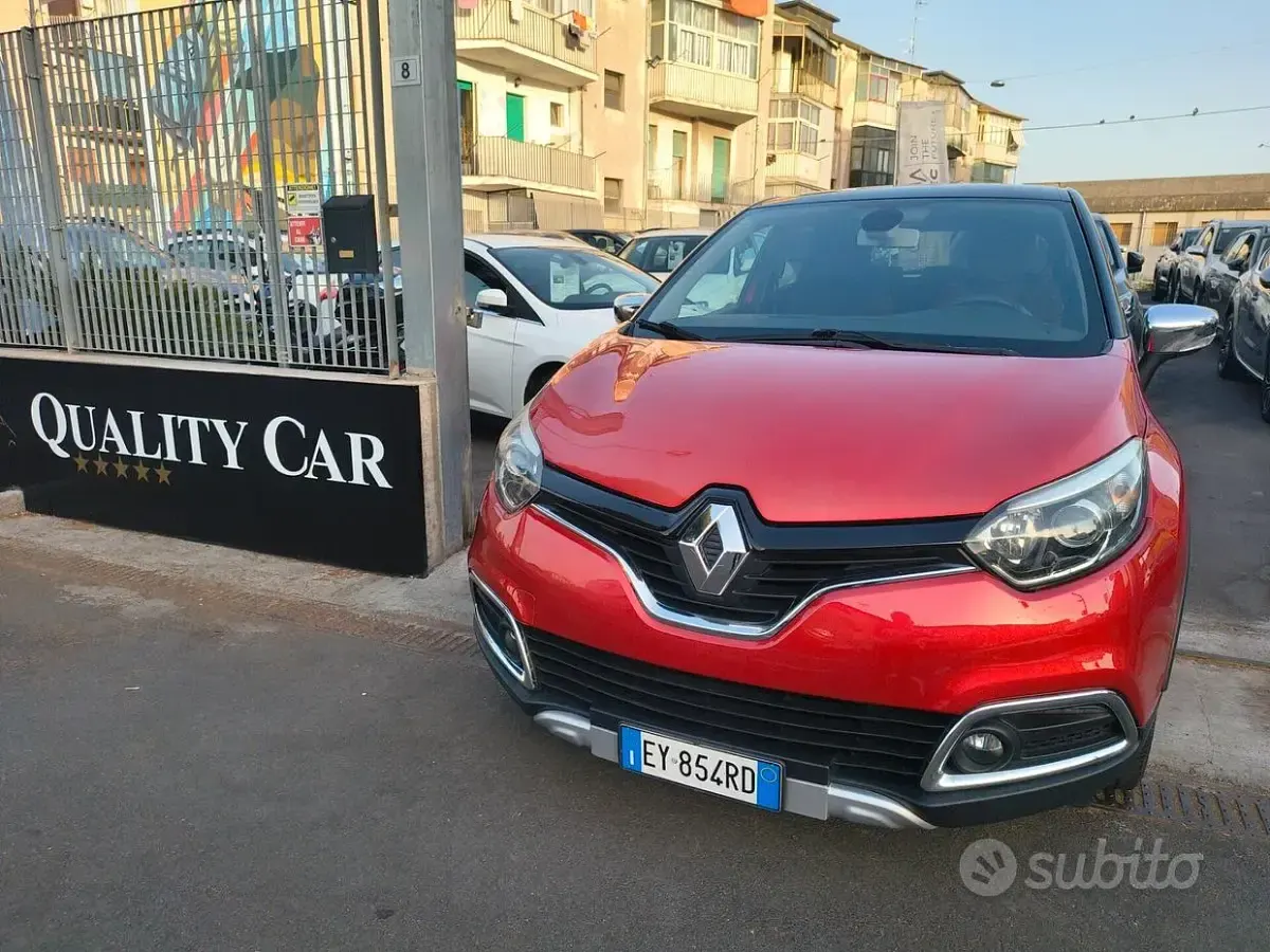 Usata Renault Captur 110 CV (80 kW) 2015 Rosso SUV
