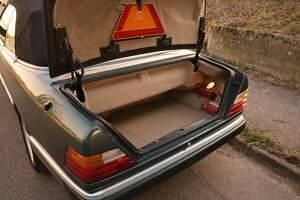 Usata Mercedes E300 220 CV (161 kW) 1992 Verde Cabrio