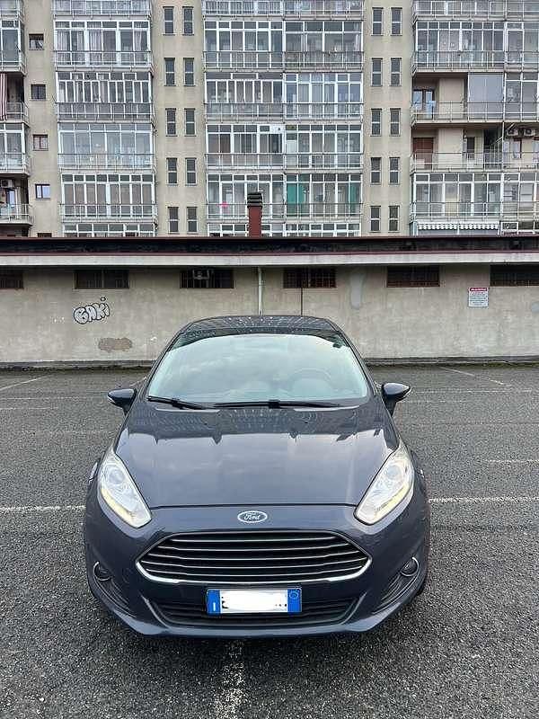 Usata Ford Fiesta Titanium 75 CV (55 kW) 2014 Blu/azzurro Utilitaria