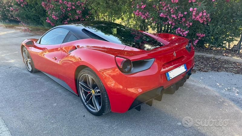Usata Ferrari 488 670 CV (492 kW) 2018 Rosso Coupé