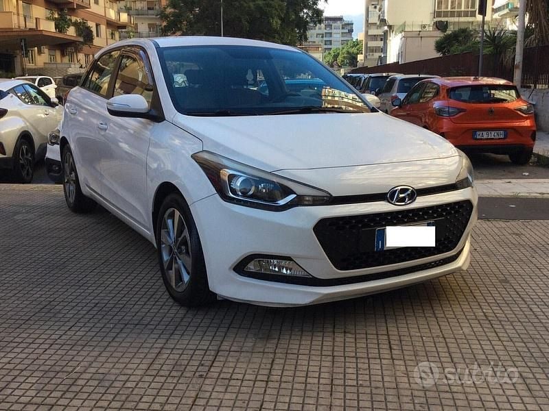 Usata Hyundai i20 Blackline 84 CV (61 kW) 2017 Bianco Berlina