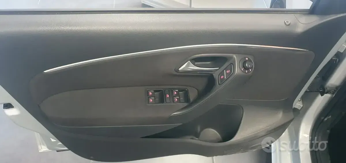 Usata VW Polo Comfortline 75 CV (55 kW) 2017 Grigio Berlina