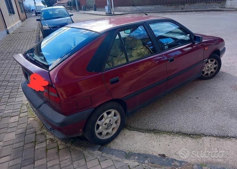 Usata Lancia Delta 90 CV (66 kW) 1994 Rosso Utilitaria