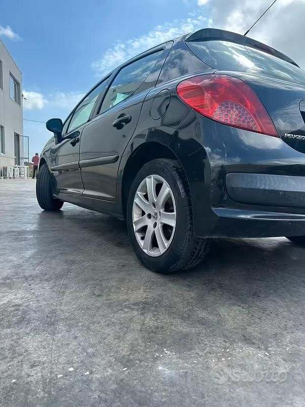 Usata Peugeot 207 90 CV (66 kW) 2007 Nero Berlina