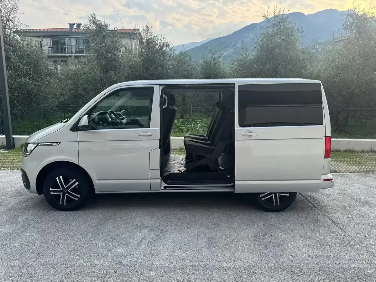 Usata VW Caravelle Comfortline 150 CV (110 kW) 2021 Furgone