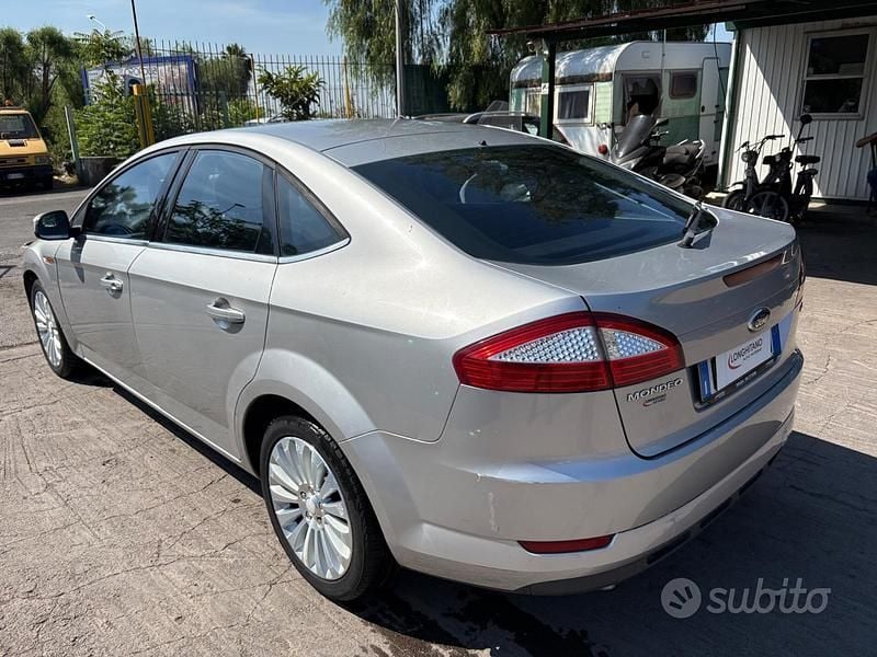 Usata Ford Mondeo 140 CV (102 kW) 2010 Grigio Berlina