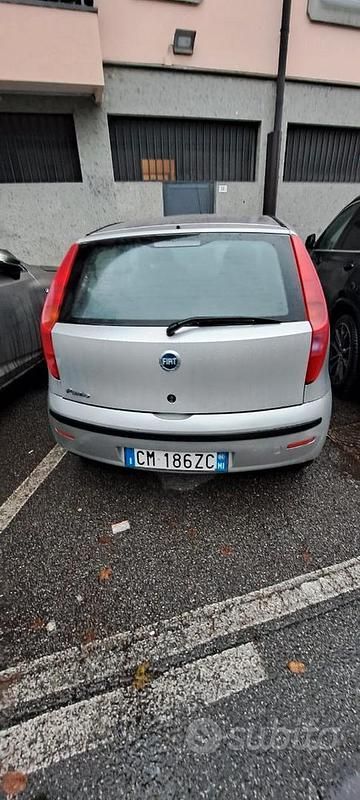 Grigio Usata 2004 Fiat Punto Due volumi | 2700 € (Cara) - Immagine 1/4
