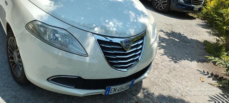 Bianco Usata 2012 Lancia Ypsilon Due volumi | 5900 € (Cara) - Immagine 1/4