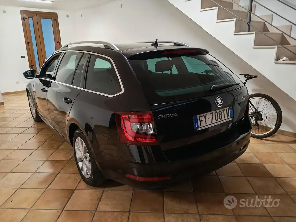 Usata Skoda Octavia G-TEC 131 CV (96 kW) 2019 Nero Station wagon