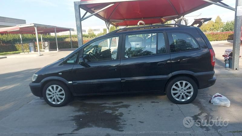 Usata Opel Zafira Elegance 125 CV (91 kW) 2003 Nero Monovolume