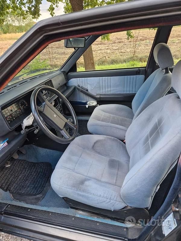 Usata Lancia Delta 75 CV (55 kW) 1991 Grigio Utilitaria