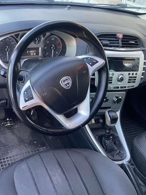 Usata Lancia Delta 120 CV (88 kW) 2009 Utilitaria