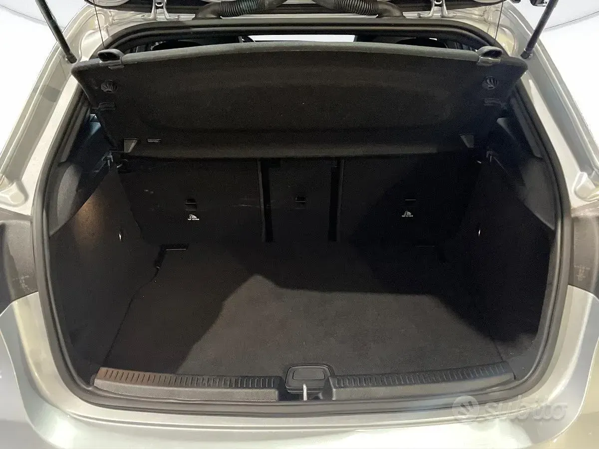 Usata Mercedes 180 Advanced 136 CV (100 kW) 2025 Grigio Berlina