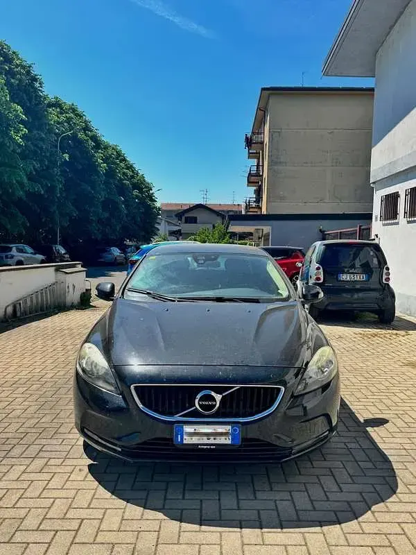 Usata Volvo V40 Business Edition 120 CV (88 kW) 2016 Nero Berlina