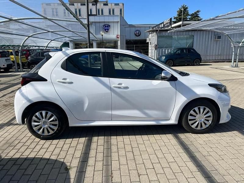 Usata Toyota Yaris Active 72 CV (52 kW) 2023 Bianco Utilitaria