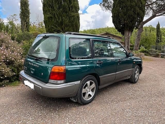 Usata Subaru Forester 170 CV (125 kW) 1999 Verde SUV