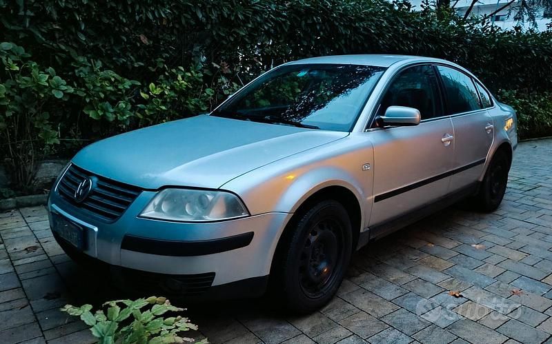 Usata VW Passat 110 CV (80 kW) 2003 Grigio Berlina