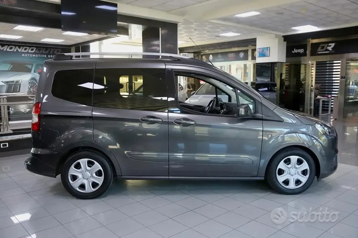 Usata Ford Tourneo Courier 101 CV (74 kW) 2021 Grigio Monovolume