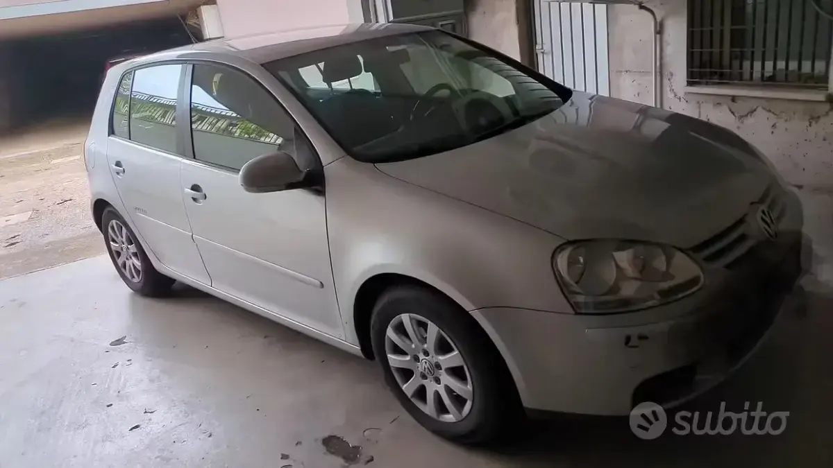 Usata VW Golf V 102 CV (75 kW) 2008 Grigio Utilitaria