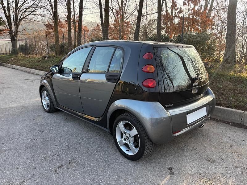 Usata Smart ForFour Pulse 95 CV (69 kW) 2004 Grigio Utilitaria