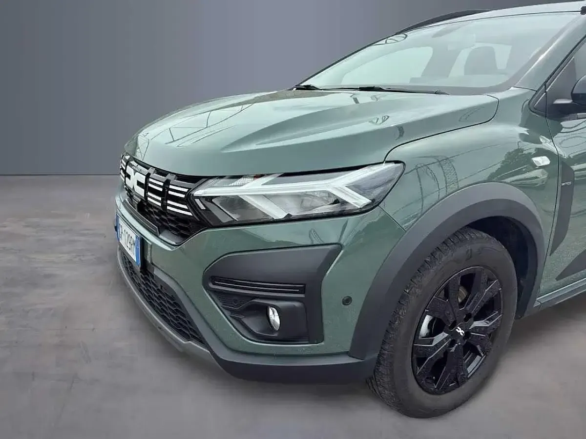 Usata Dacia Jogger Extreme 94 CV (69 kW) 2023 Verde Monovolume