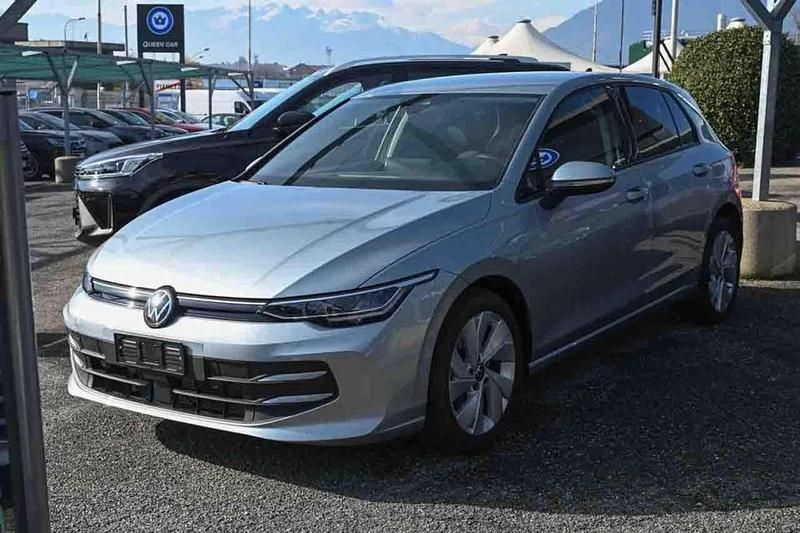 Grigio Usata 2025 VW Golf VIII Business Tre volumi | 25.900 € (Ottimo prezzo) - Immagine 1/4
