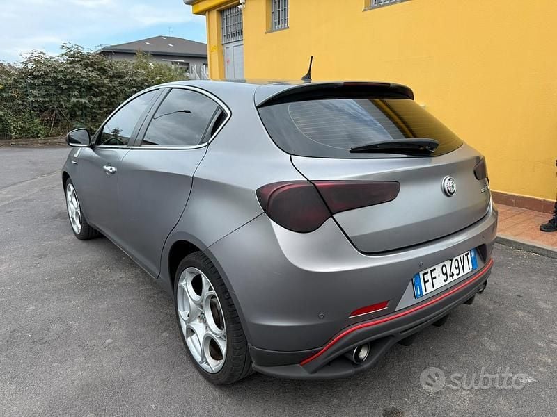 Usata Alfa Romeo Giulietta Quadrifoglio 120 CV (88 kW) 2016 Grigio Berlina