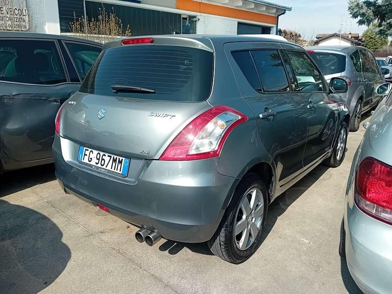 Begagnad Suzuki Swift Snow 90 HK (66 kW) 2016 Grå Halvkombi