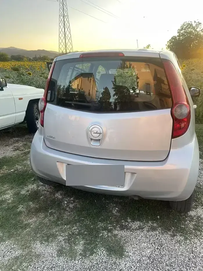 Usata Opel Agila 65 CV (47 kW) 2008 Grigio Utilitaria