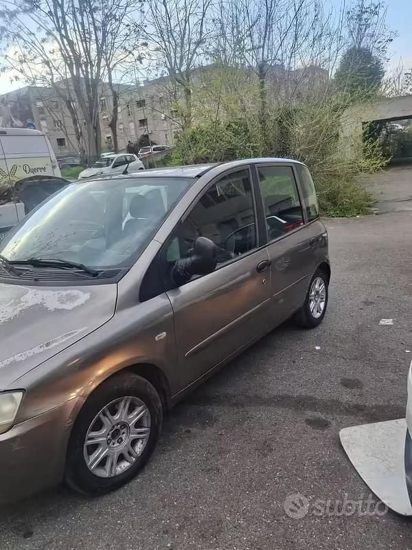 Usata Fiat Multipla 120 CV (88 kW) 2006 Marrone Monovolume