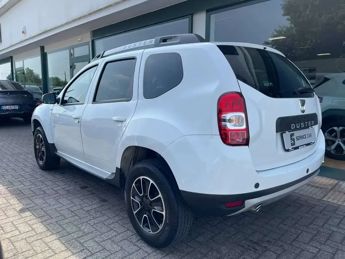Usata Dacia Duster Lauréate 109 CV (80 kW) 2016 Bianco ghiaccio SUV