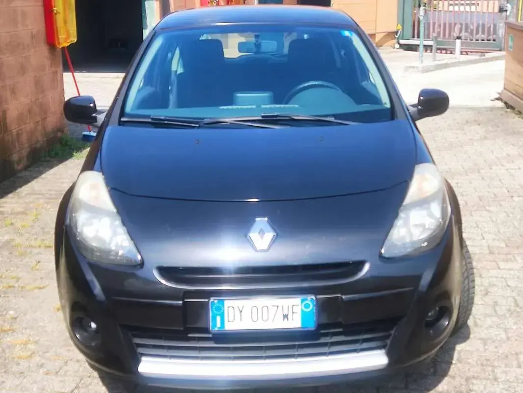 Usata Renault Clio III Dynamique 75 CV (55 kW) 2009 Nero Berlina
