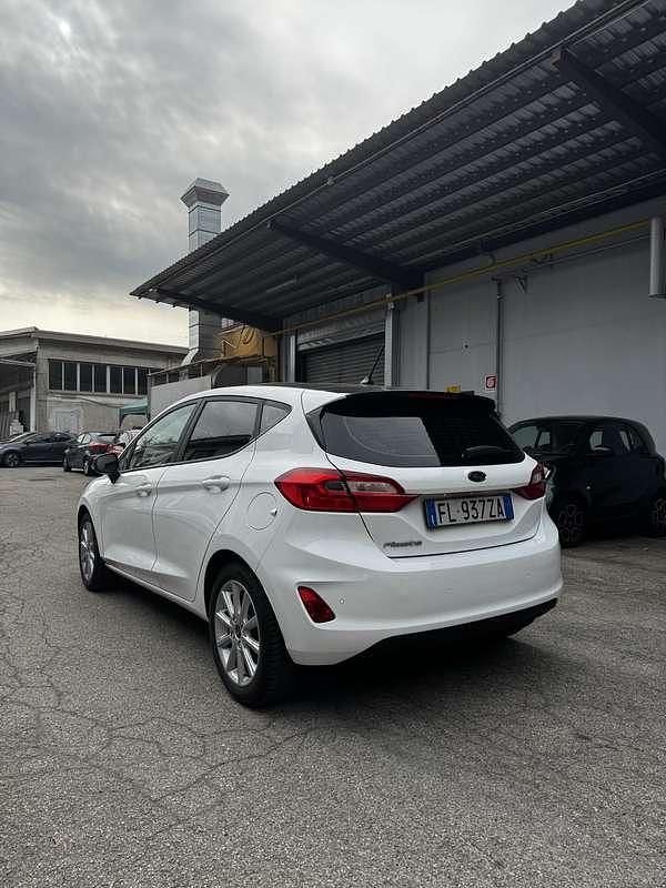 Usata Ford Fiesta Titanium 101 CV (74 kW) 2017 Bianco Utilitaria