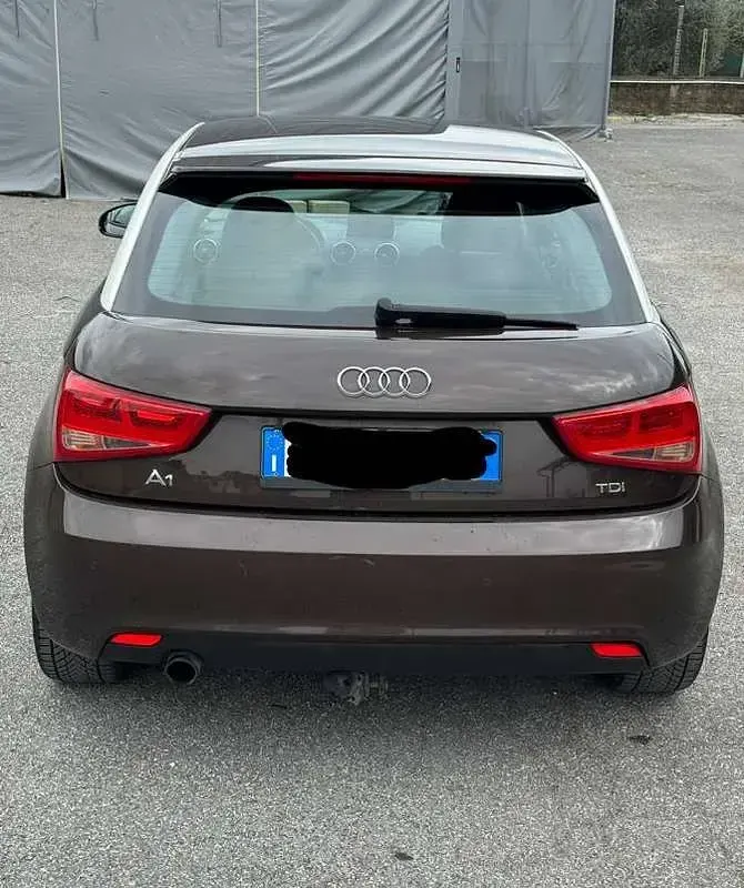 Usata Audi A1 Ambition 90 CV (66 kW) 2014 Marrone Utilitaria