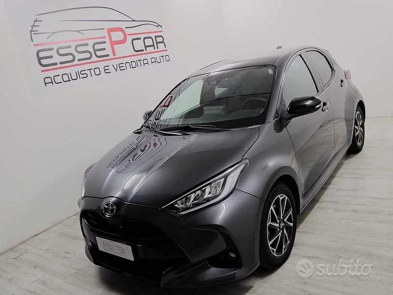 Usata Toyota Yaris Hybrid Style 92 CV (67 kW) 2022 Grigio Berlina