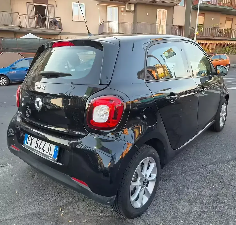 Usata Smart ForFour Prime 71 CV (52 kW) 2017 Nero Utilitaria