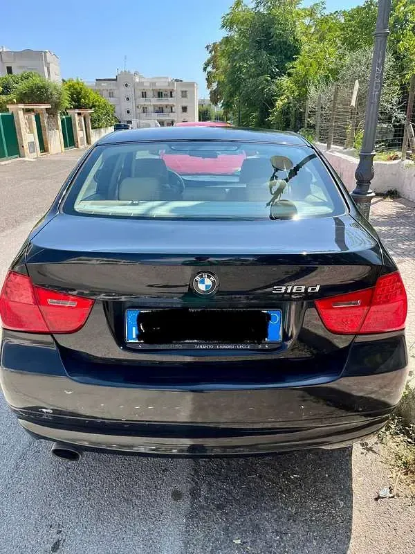 Usata BMW 318 143 CV (105 kW) 2009 Nero Berlina