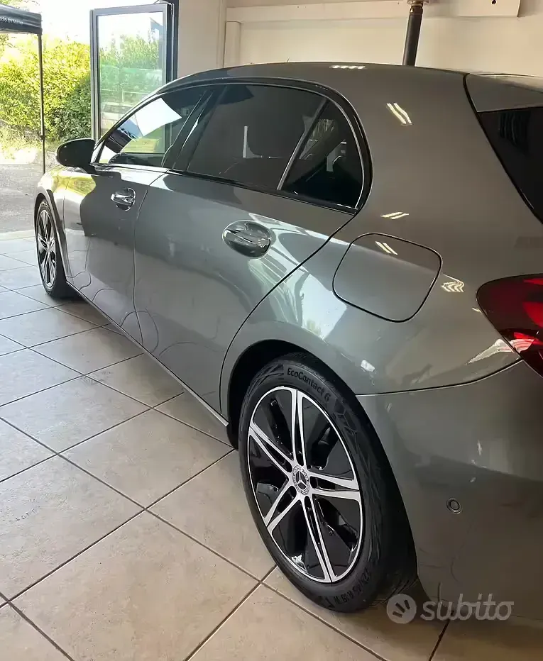 Usata Mercedes A180 AMG Line Premium 116 CV (85 kW) 2023 Grigio Berlina