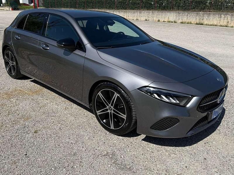 Usata Mercedes A180 Advanced Plus 116 CV (85 kW) 2023 Grigio Berlina