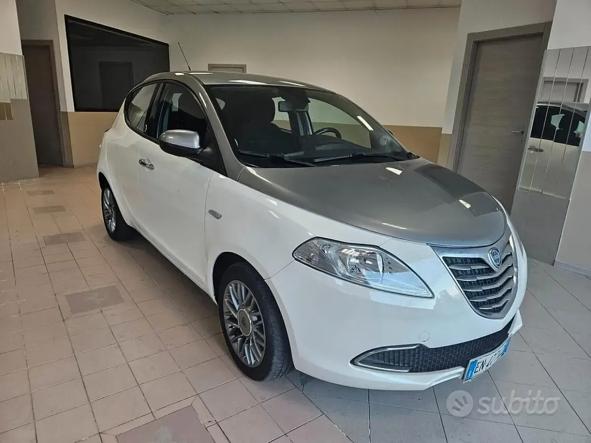 Usata Lancia Ypsilon Silver 69 CV (50 kW) 2012 Bianco Utilitaria