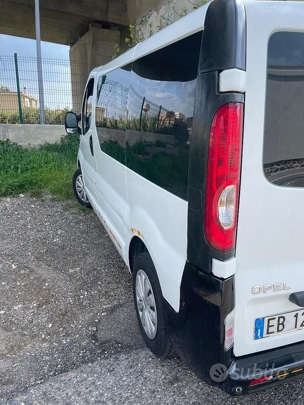 Usata Opel Vivaro 140 CV (102 kW) 2010 Bianco Monovolume