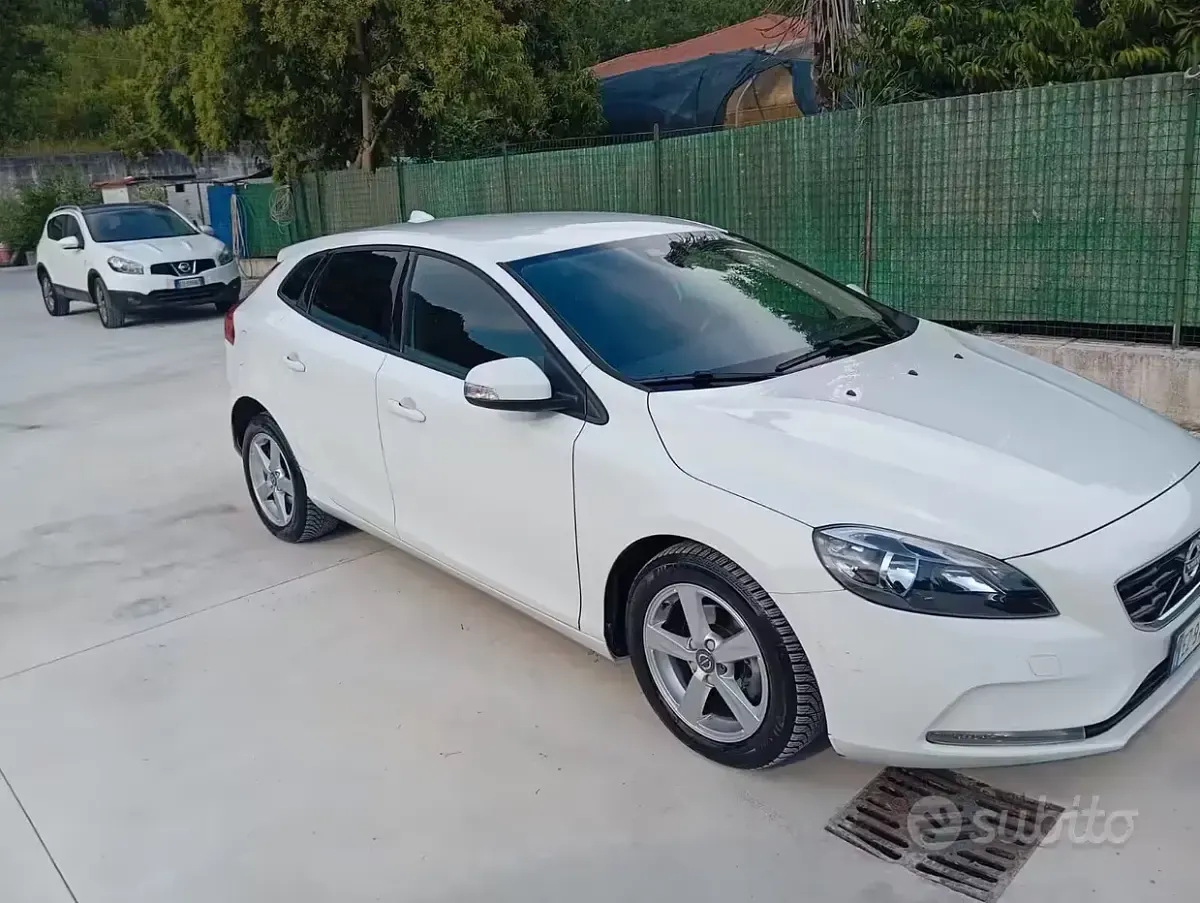 Usata Volvo V40 115 CV (84 kW) 2015 Bianco Berlina